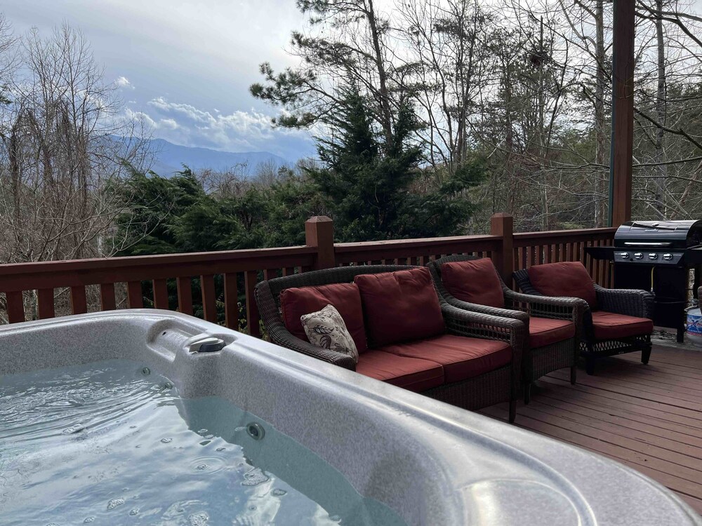 Rainbow's End: 4  BR, 4.5  BA Chalet in Gatlinburg, Sleeps 8