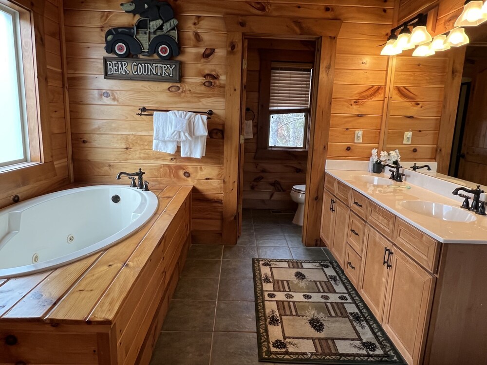 Rainbow's End: 4  BR, 4.5  BA Chalet in Gatlinburg, Sleeps 8