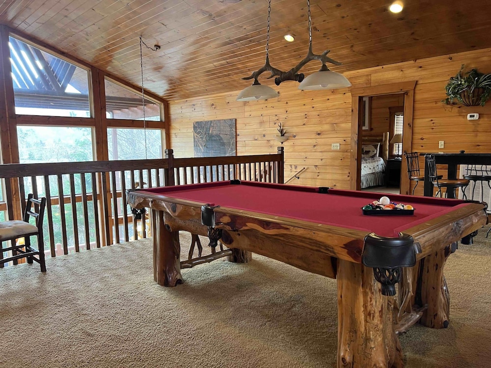 Rainbow's End: 4  BR, 4.5  BA Chalet in Gatlinburg, Sleeps 8