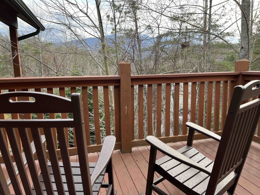 Rainbow's End: 4  BR, 4.5  BA Chalet in Gatlinburg, Sleeps 8