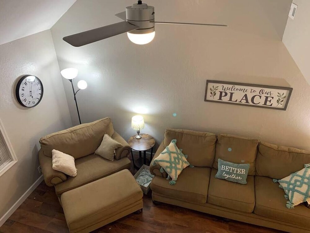 "Newly Renovated" Heart of Edmond, UCO, OU Med Ctr