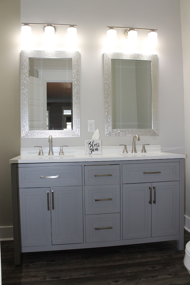 Old Glory - NEW LISTING / FULLY RENOVATED