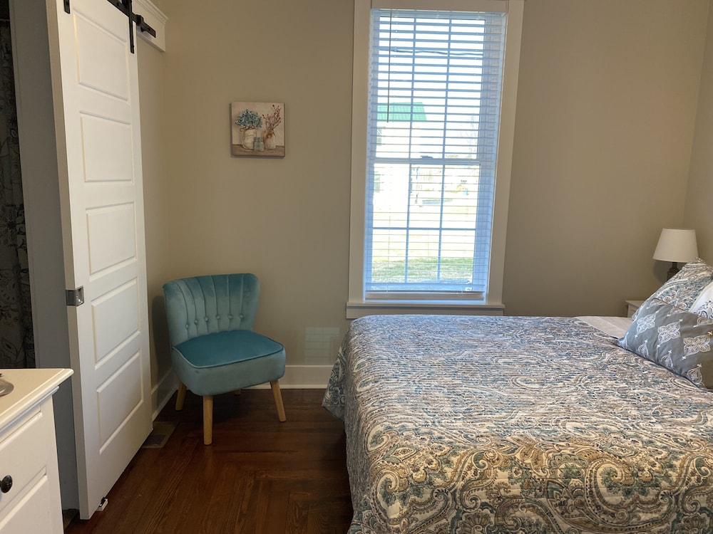 Old Glory - NEW LISTING / FULLY RENOVATED