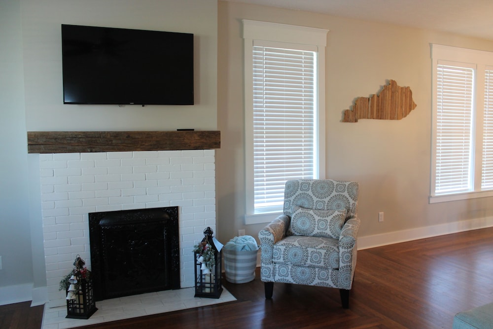 Old Glory - NEW LISTING / FULLY RENOVATED