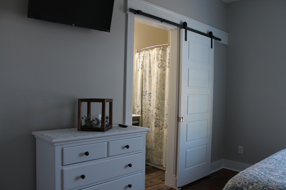 Old Glory - NEW LISTING / FULLY RENOVATED