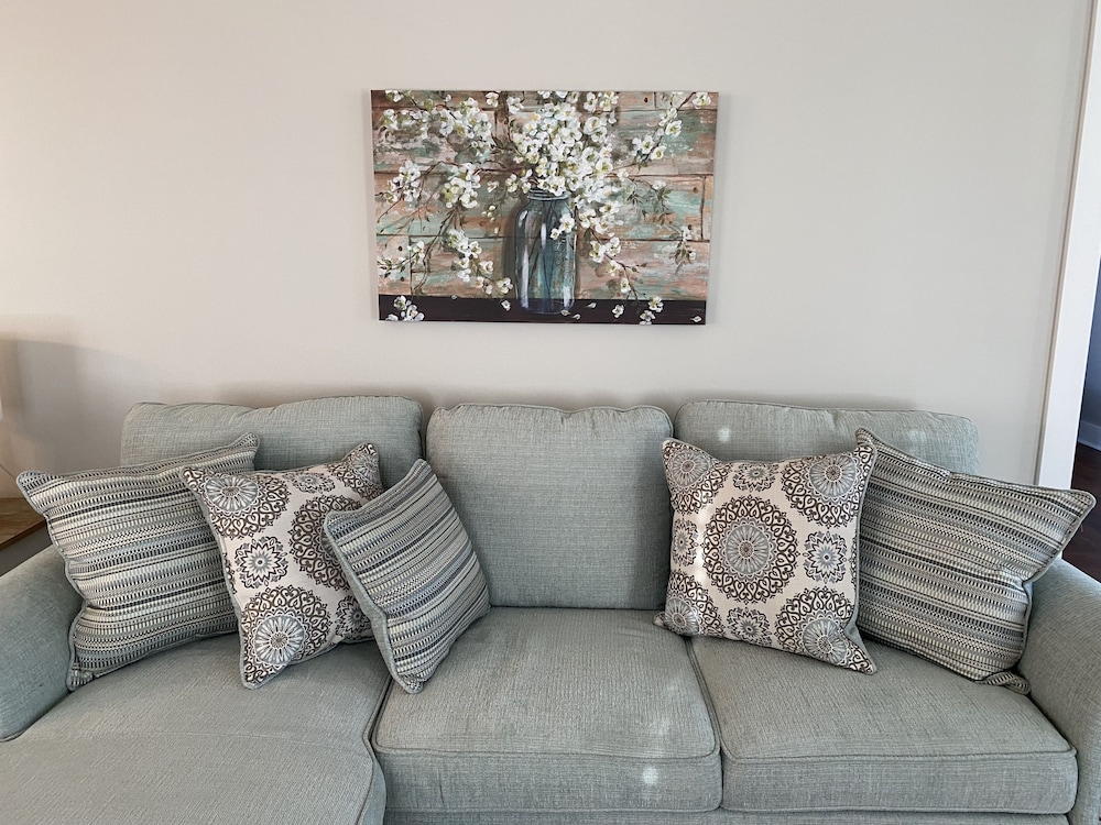 Old Glory - NEW LISTING / FULLY RENOVATED