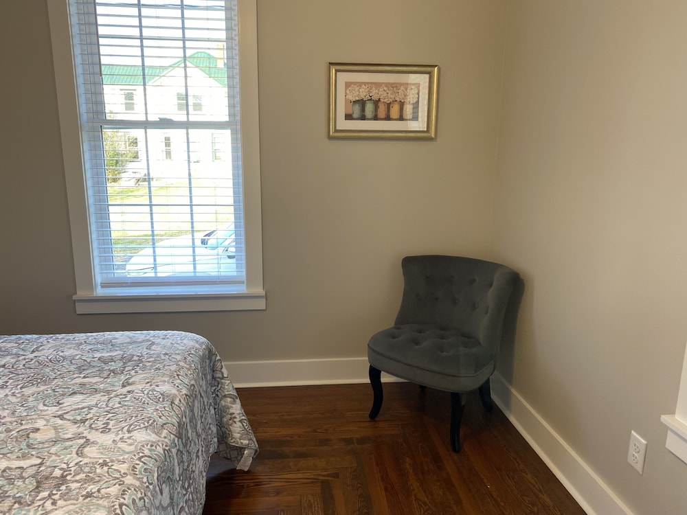 Old Glory - NEW LISTING / FULLY RENOVATED