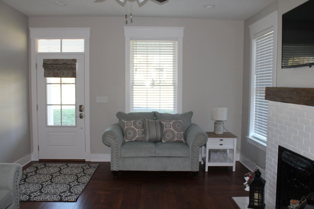 Old Glory - NEW LISTING / FULLY RENOVATED