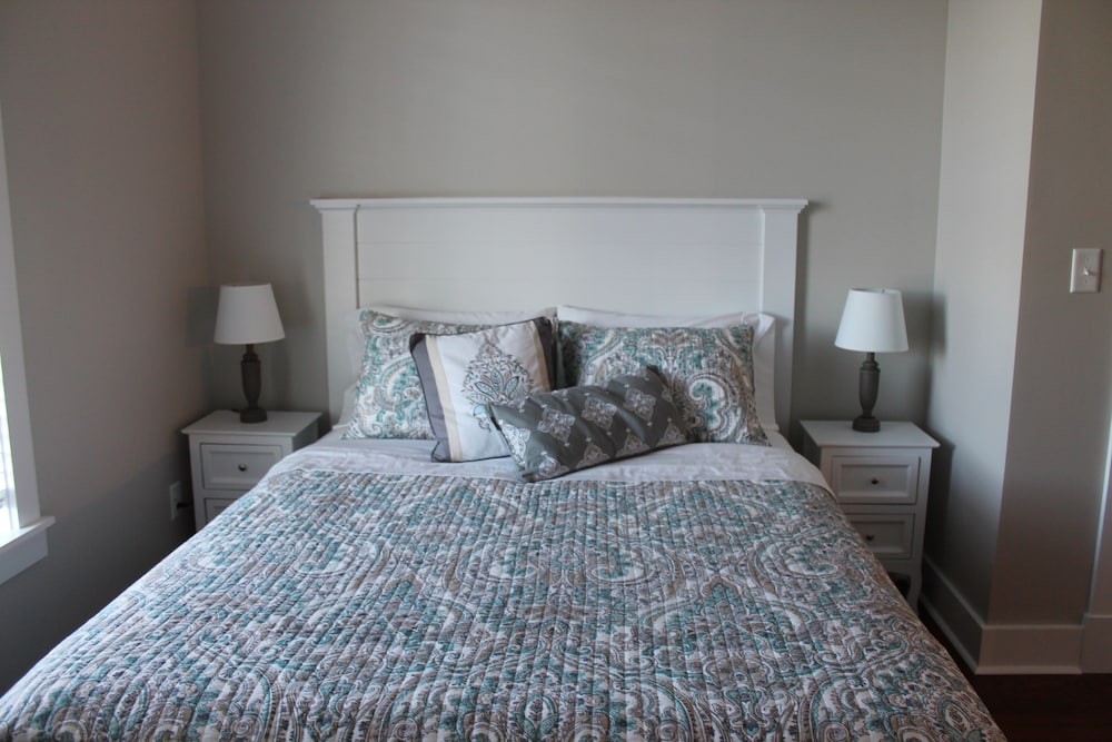 Old Glory - NEW LISTING / FULLY RENOVATED