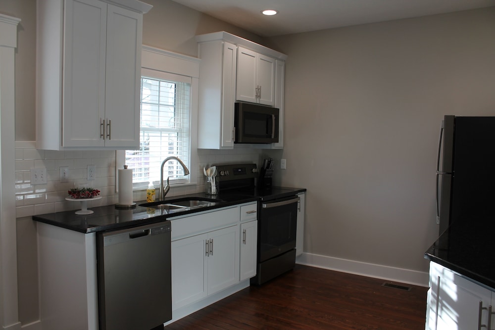 Old Glory - NEW LISTING / FULLY RENOVATED