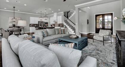 Stunning Luxury Lake Home With Waterfront & Dock!