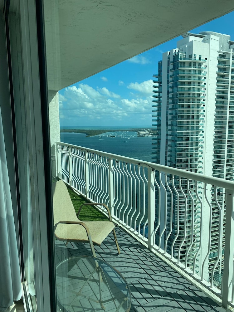 Spacious Two Bedroom Condo Brickell Free Parking