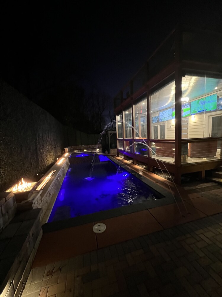 Gated entertaining Home Heated jacuzzi @pool