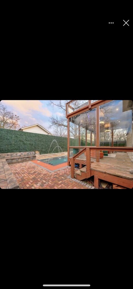 Gated entertaining Home Heated jacuzzi @pool