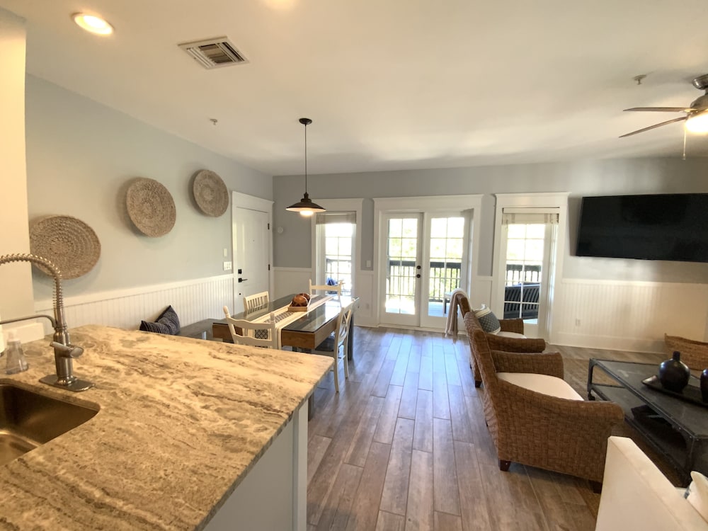 Great rates in Rosemary Beach, 2 bikes; beautiful condo overlooking