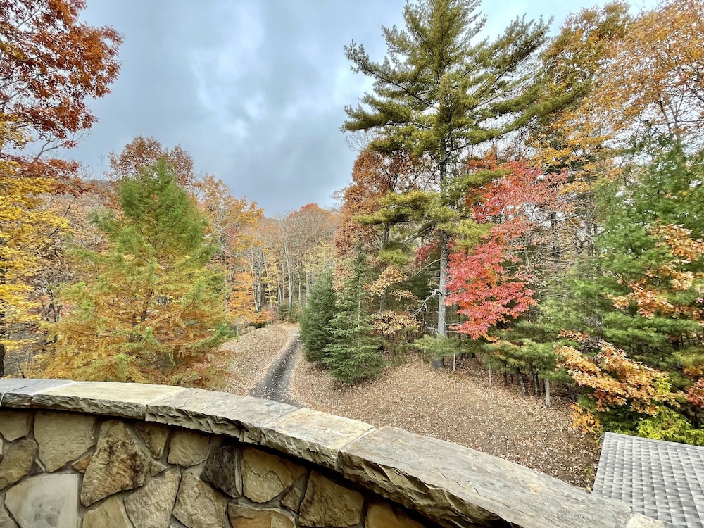 Hestia - Custom mountain home w/ big views, 5 fireplaces, ping pong, and hot tub