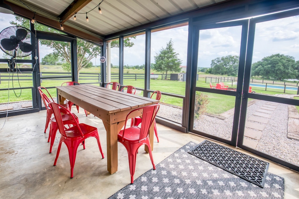 Pool, HotTub Cardinal Cottage, RoundTop/Brenham Washington County Vrbo