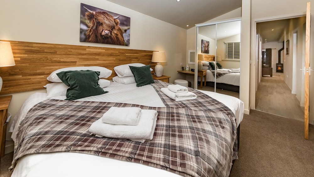 Osprey, Sleep 6, Private hot Tub, pet Friendly