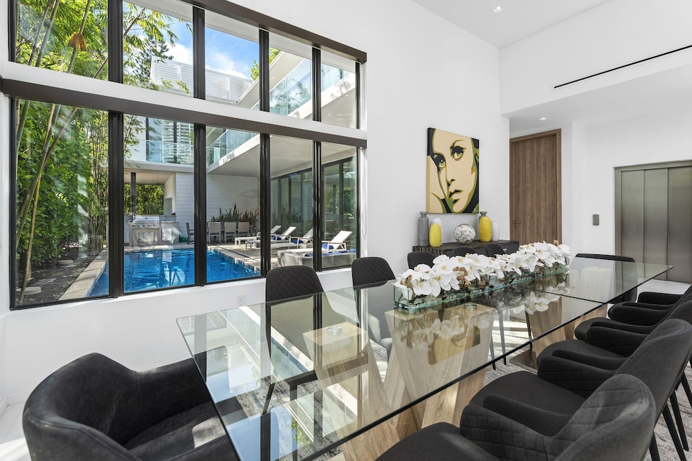 Villa Laurent - In Brickell minutes from South Beach