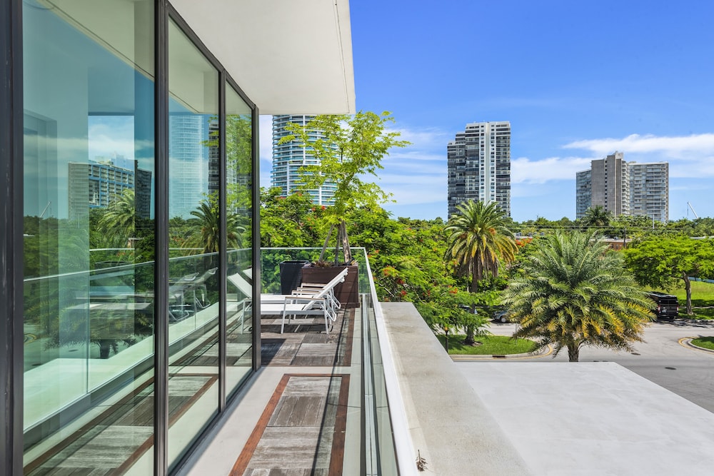 Villa Laurent - In Brickell minutes from South Beach