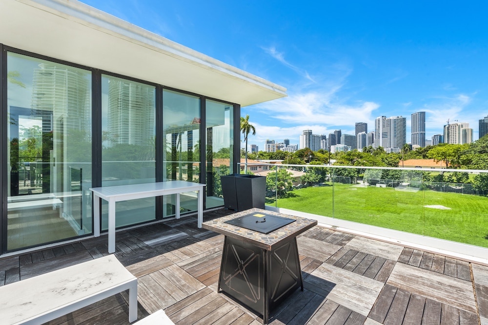 Villa Laurent - In Brickell minutes from South Beach