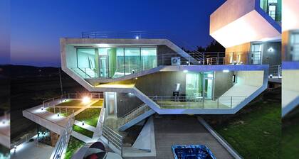 MOKEN POOL VILLA