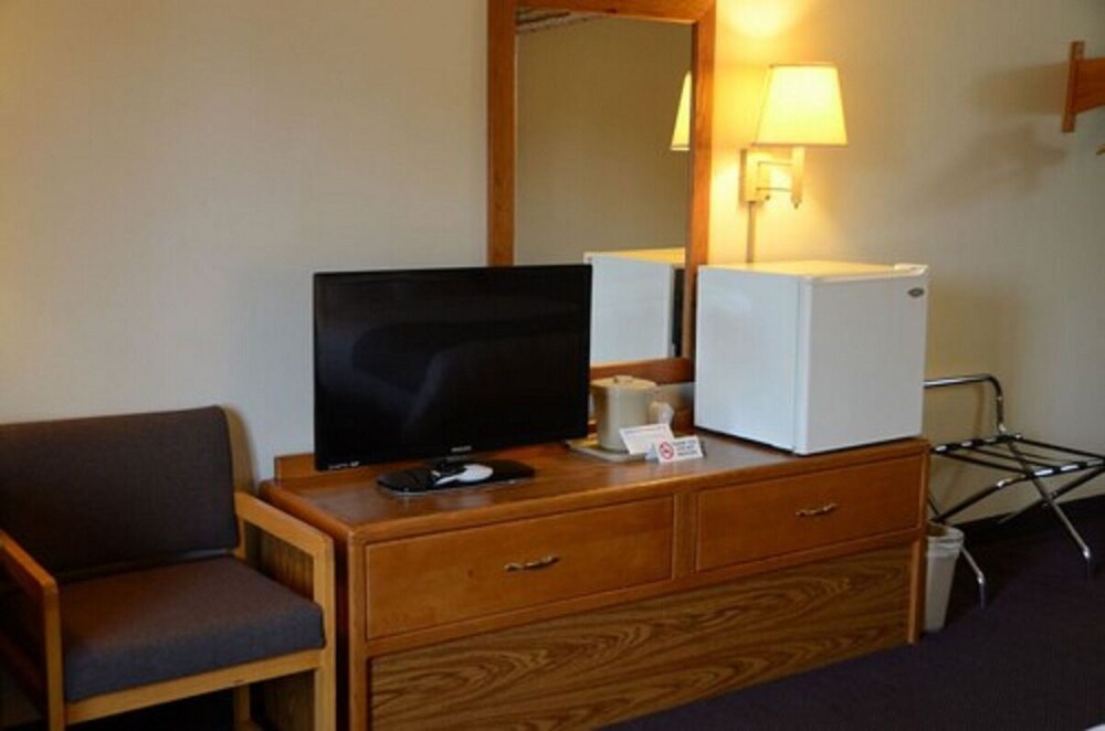 Great for Family Trips! 2 Pet-friendly Units, FREE Parking and Breakfast!