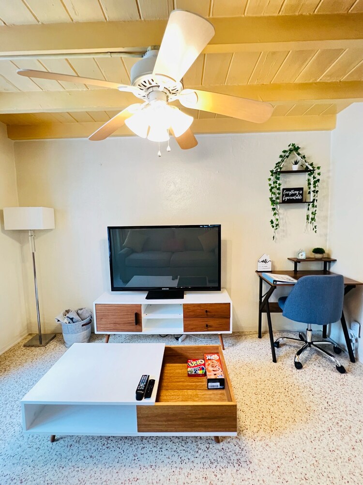 Charming Modern Beach/Farm Style Home| King Beds