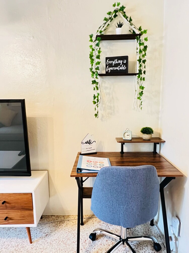 Charming Modern Beach/Farm Style Home| King Beds