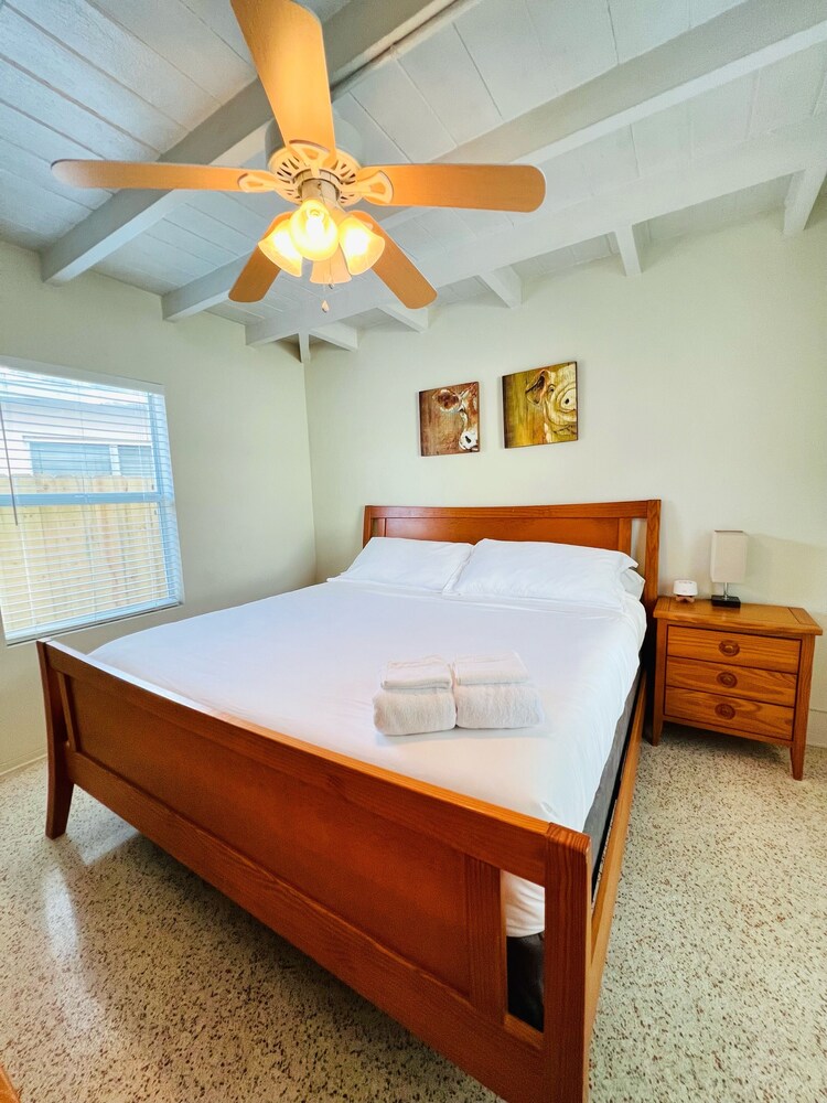 Charming Modern Beach/Farm Style Home| King Beds
