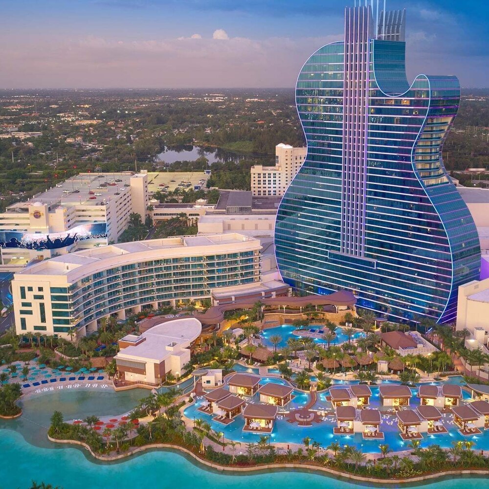 Charming Modern Beach/Farm Style Home| King Beds