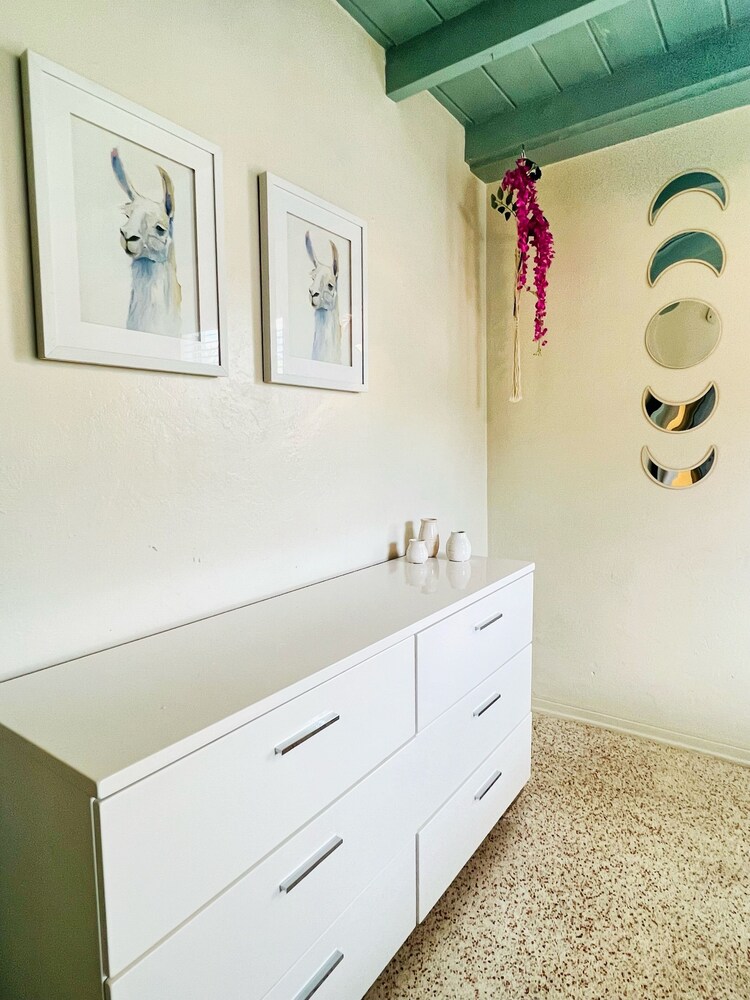 Charming Modern Beach/Farm Style Home| King Beds