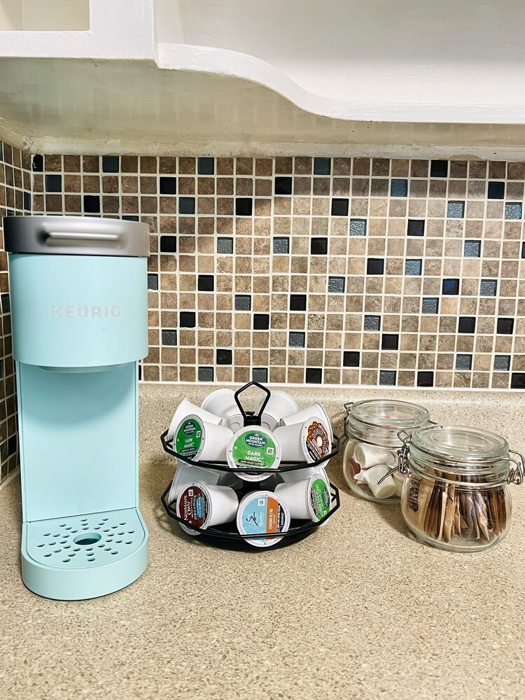 Charming Modern Beach/Farm Style Home| King Beds