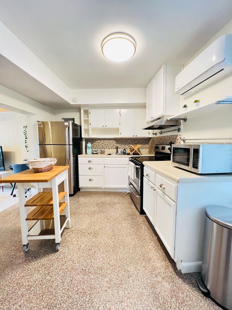 Charming Modern Beach/Farm Style Home| King Beds