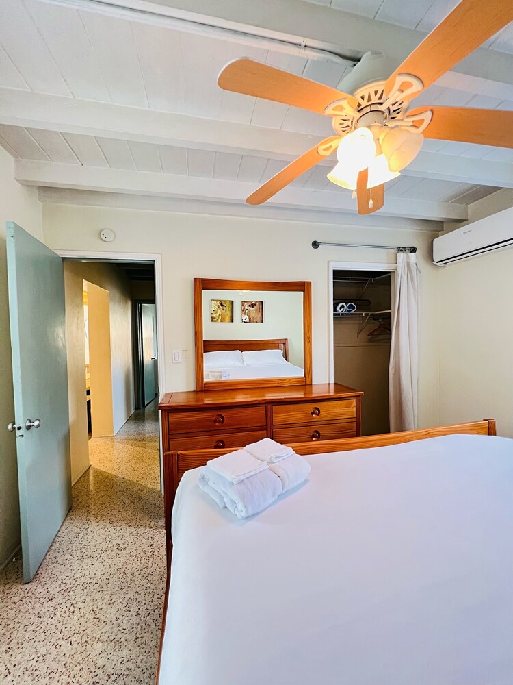 Charming Modern Beach/Farm Style Home| King Beds