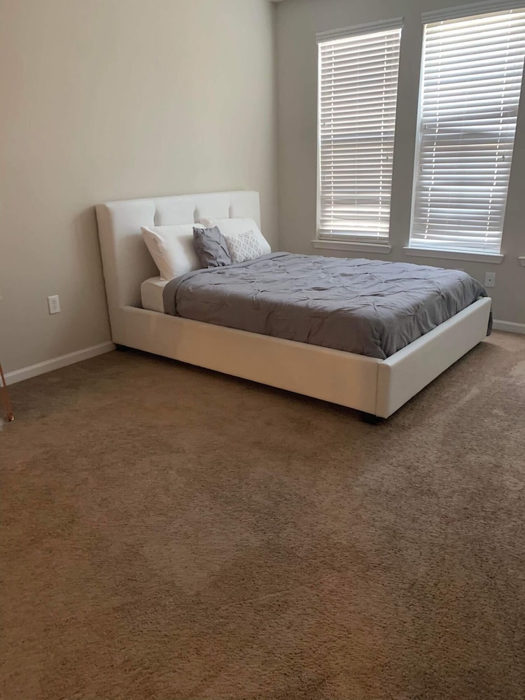 Lovely whole apartment that’s great for any stay