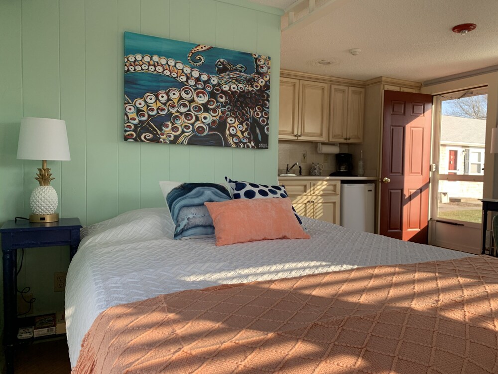 The Sea Salt Studio at Del Ray Beach Club Steps to the Beach