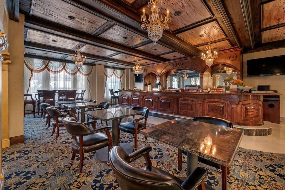 In the Heart of it All! Near Raymond James Stadium and Tampa Convention Center