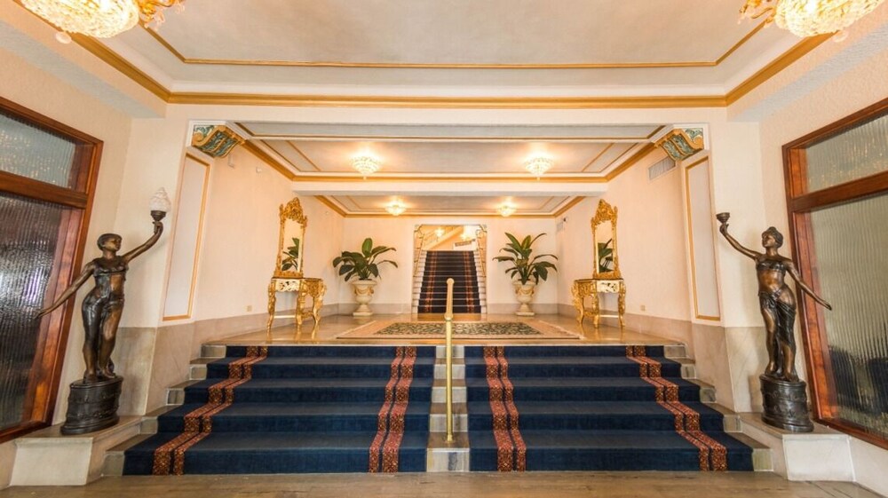 In the Heart of Downtown, Steps to Tampa Museum of Art, Cruise Terminal