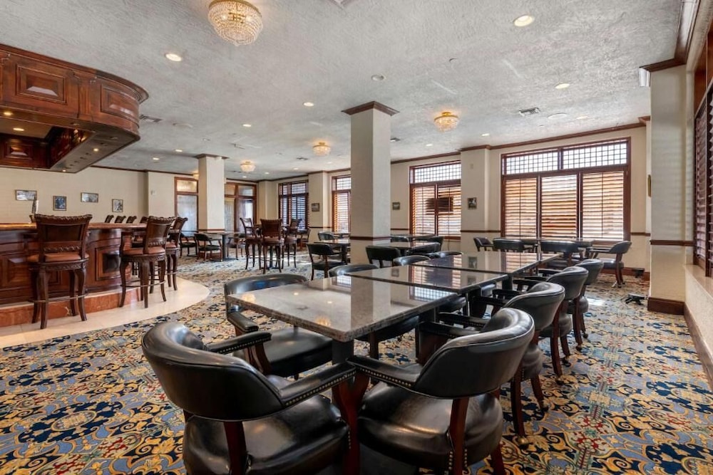 2 Amazing Units in Iconic Historic Building, Minutes to Riverwalk, U of Tampa