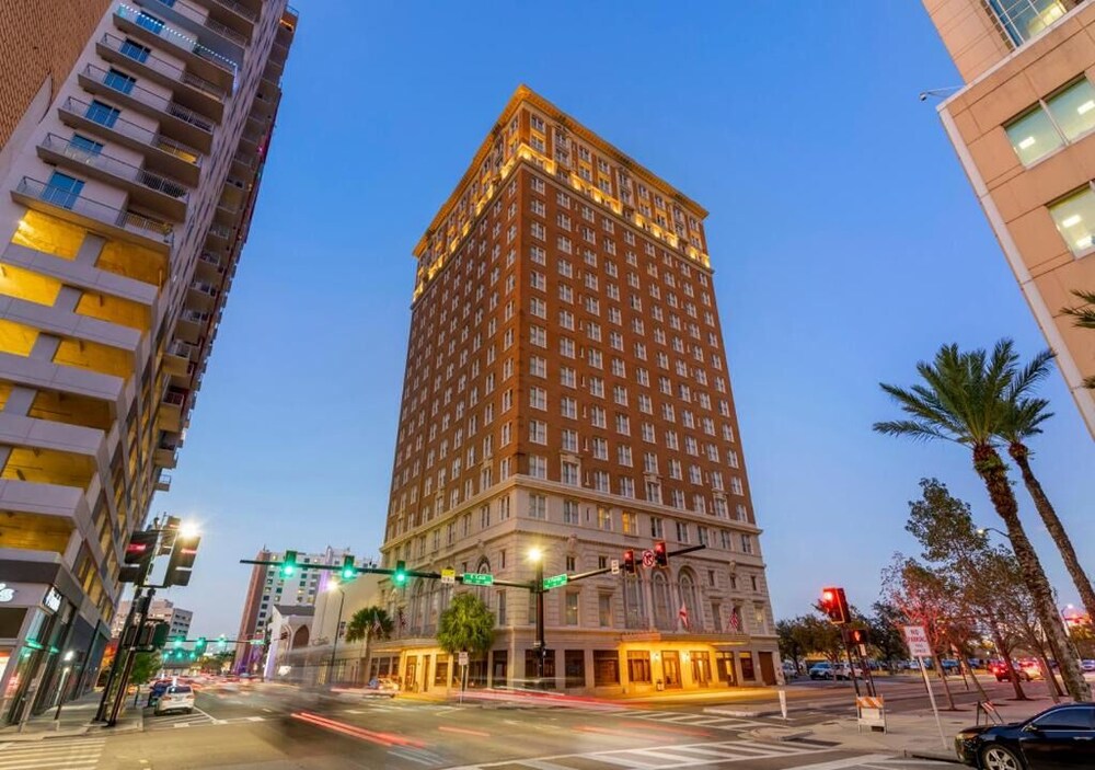 2 Amazing Units in Iconic Historic Building, Minutes to Riverwalk, U of Tampa
