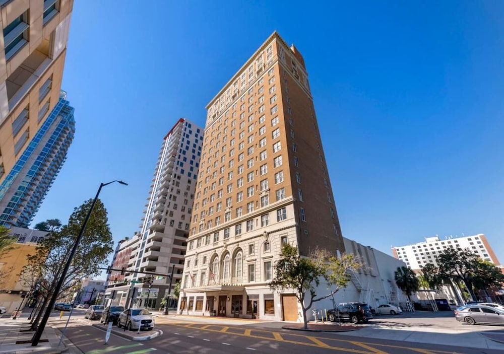 Your Relaxing Getaway Awaits! 2 Charming Units in the Heart of Downtown!