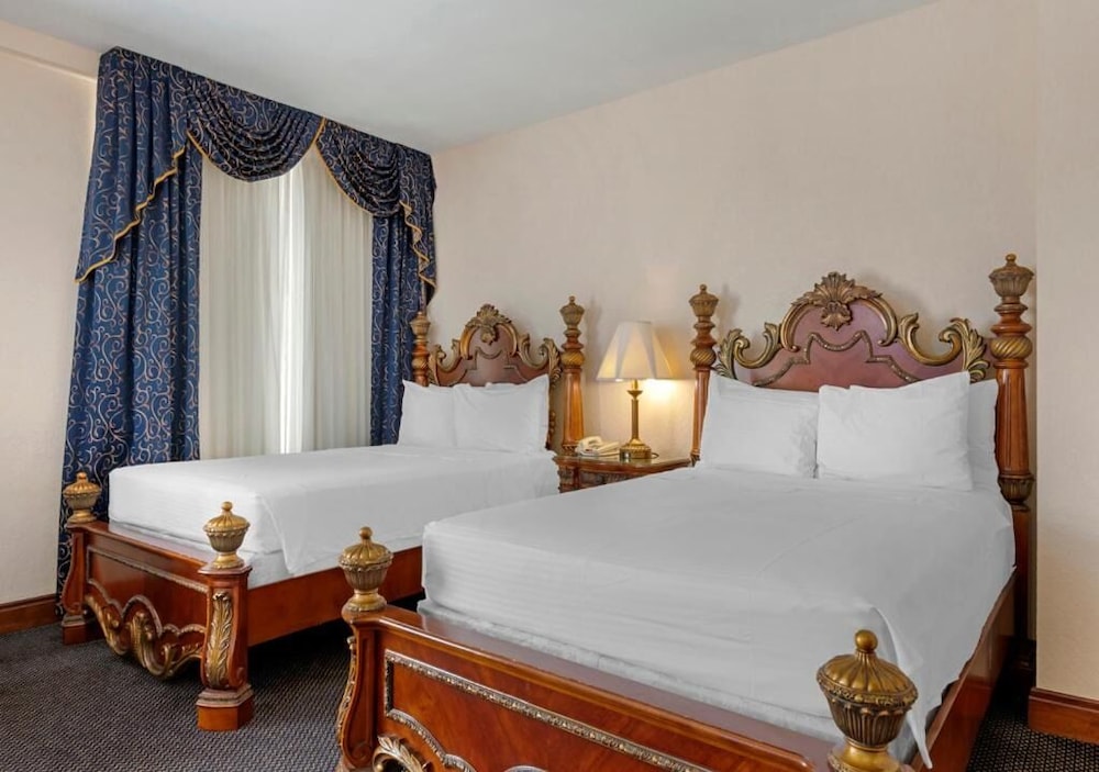 Your Relaxing Getaway Awaits! 2 Charming Units in the Heart of Downtown!