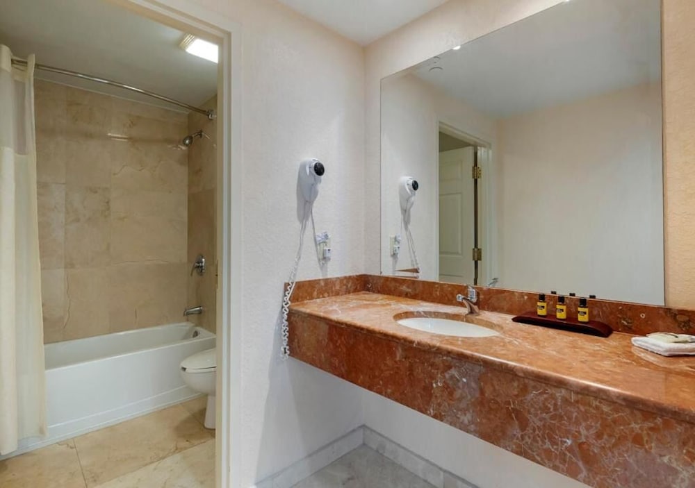 Your Relaxing Getaway Awaits! 2 Charming Units in the Heart of Downtown!