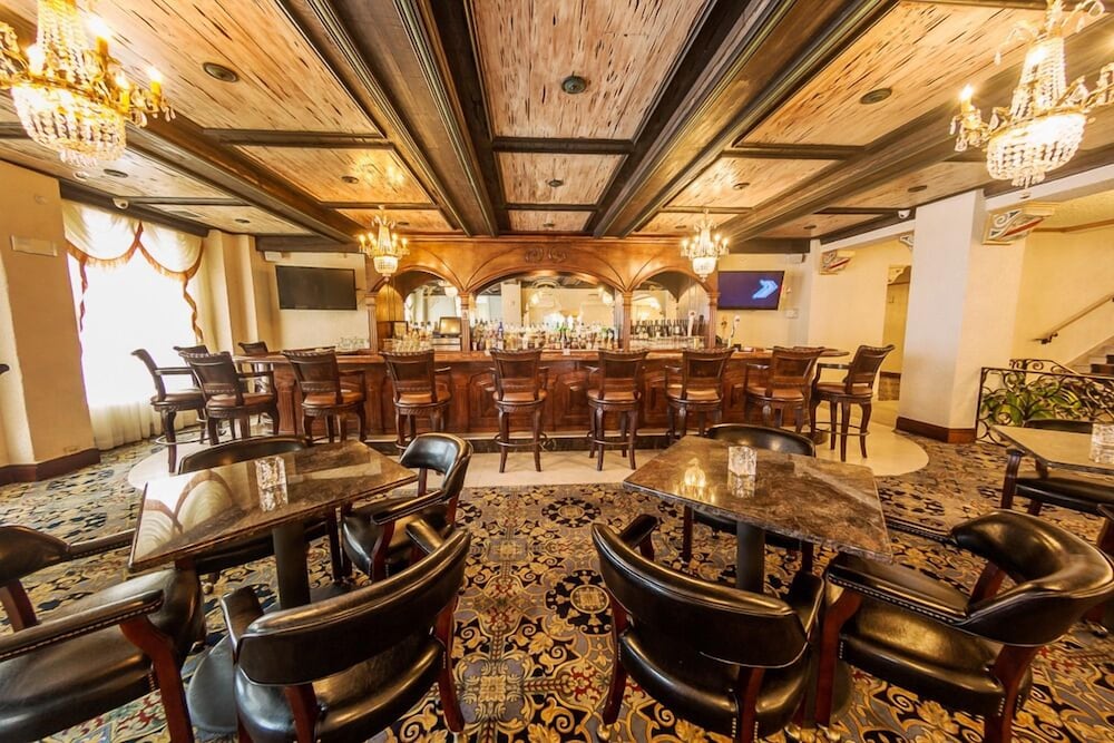 3 Amazing Units in Iconic Historic Building, Minutes to Riverwalk, U of Tampa