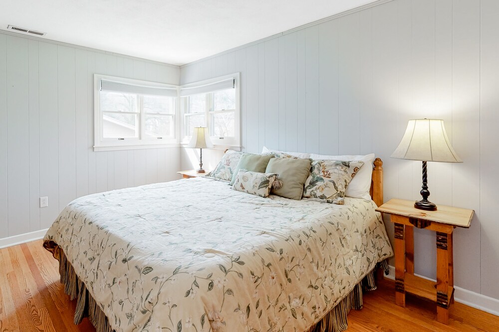 Friendly, spacious home with AC, washer/dryer, wood fireplace