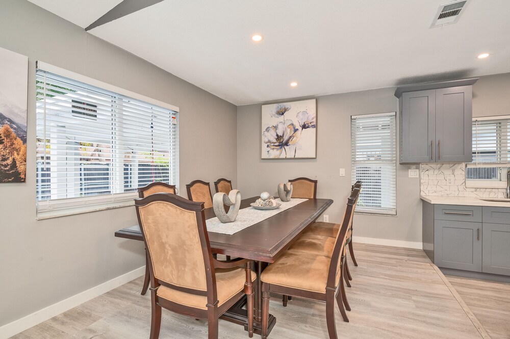 Spacious 4 bedroom, 2 bathroom house with pool and game room