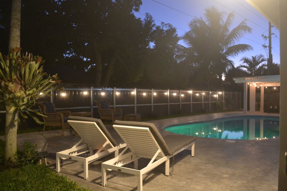 Spacious 4 bedroom, 2 bathroom house with pool and game room