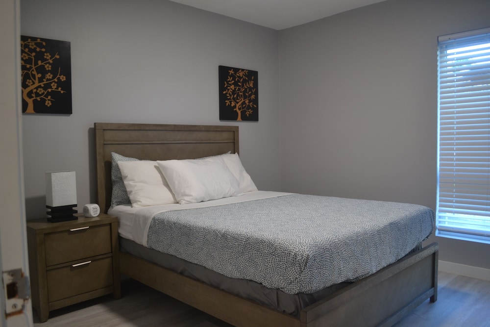 Spacious 4 bedroom, 2 bathroom house with pool and game room