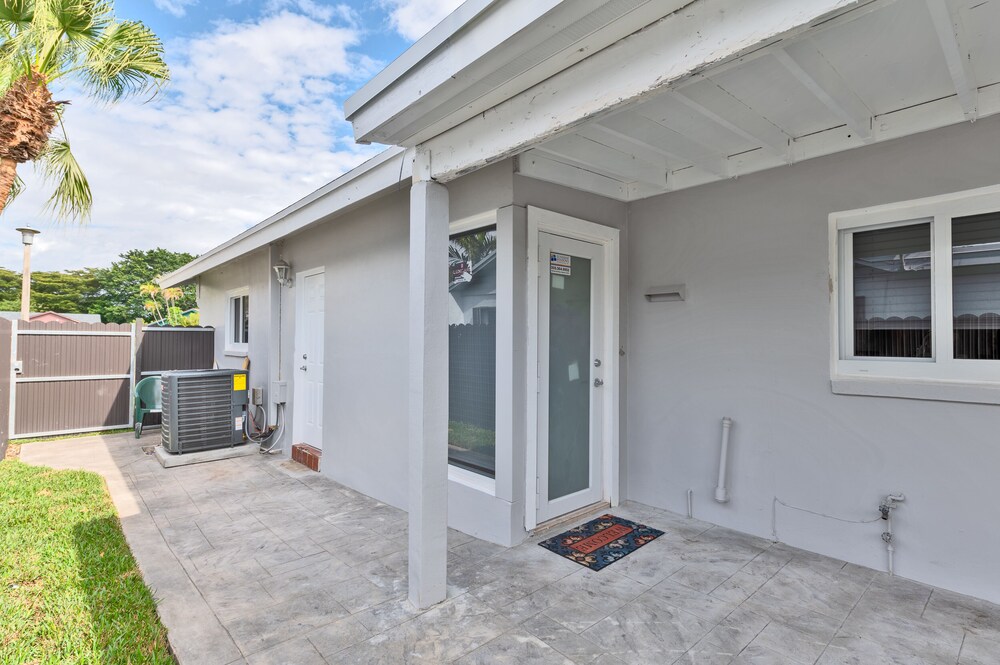 Spacious 4 bedroom, 2 bathroom house with pool and game room